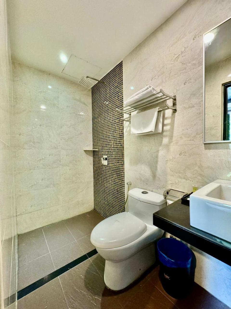Hotel Zamburger Legenda Johor Bahru Buitenkant foto