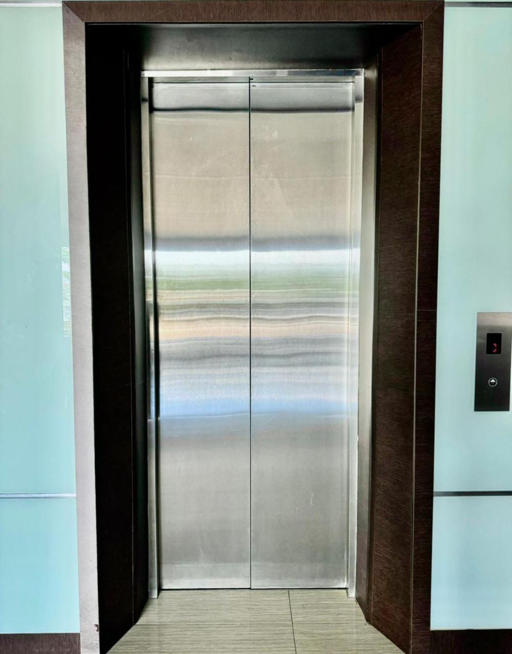 Hotel Zamburger Legenda Johor Bahru Buitenkant foto