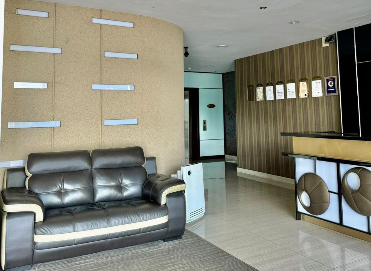 Hotel Zamburger Legenda Johor Bahru Buitenkant foto