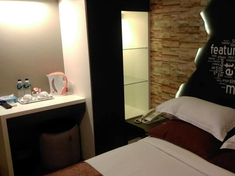 Hotel Zamburger Legenda Johor Bahru Buitenkant foto