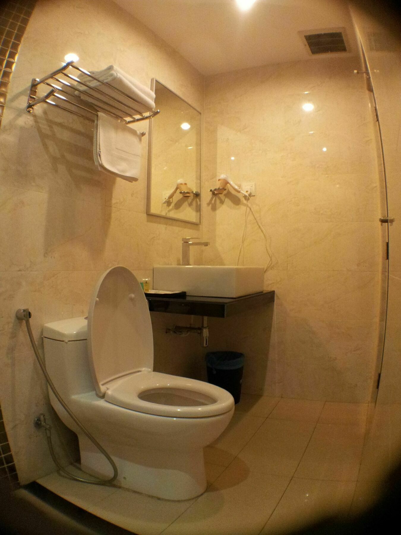 Hotel Zamburger Legenda Johor Bahru Buitenkant foto