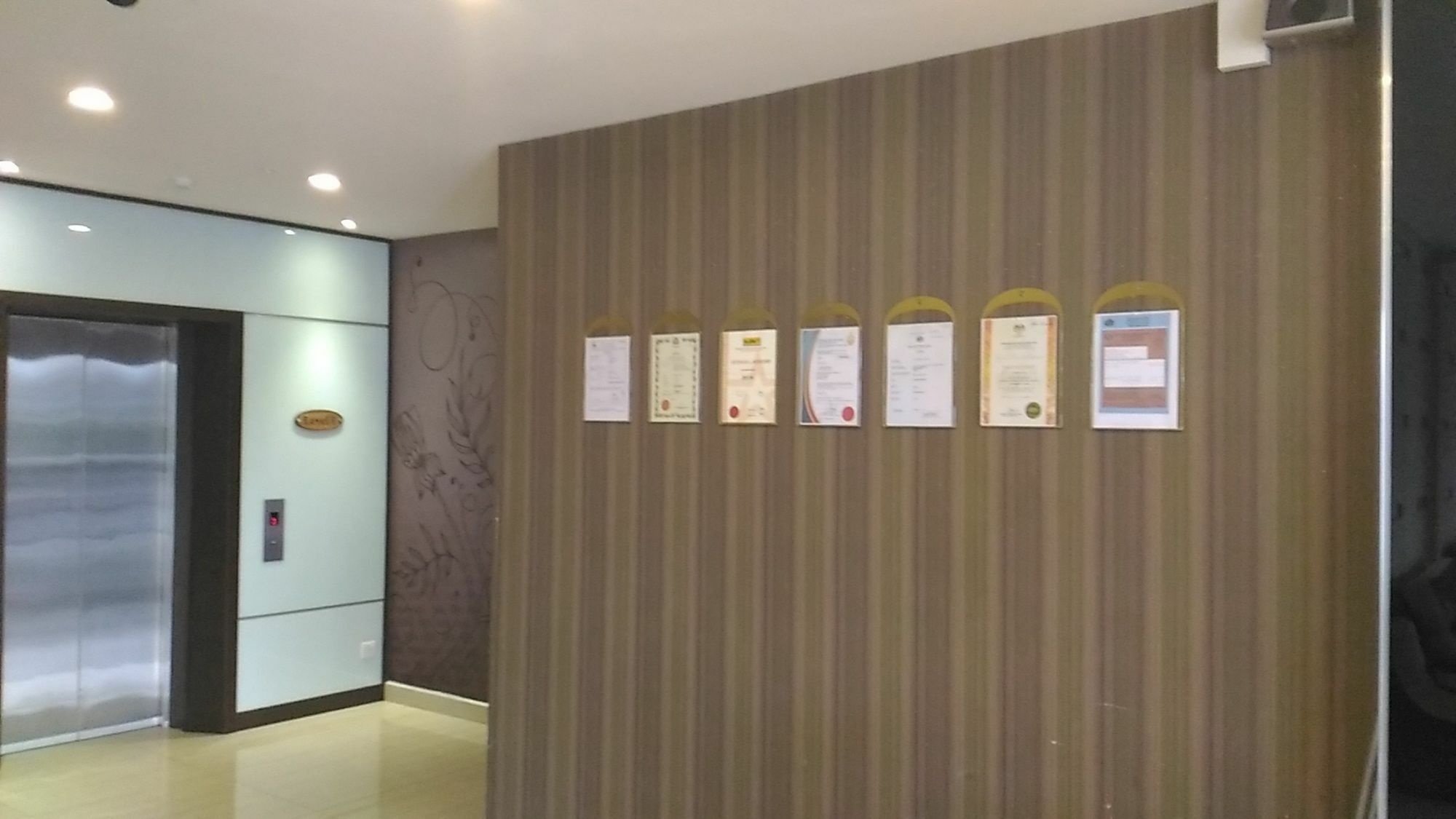 Hotel Zamburger Legenda Johor Bahru Buitenkant foto